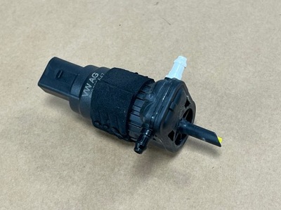 Audi vw помпа распылителя 8k9955647 фото №1