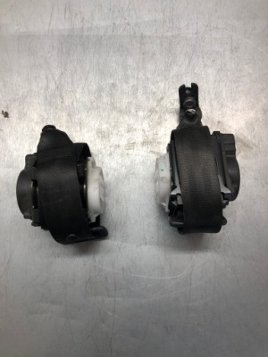 Q3 8u pas безпеки задня лівий правий 8u0857805 фото №1