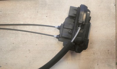 Замок перед правый 2 pin nissan tiida фото №1