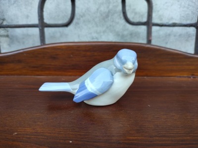 Stara porcelanowa figurka ptak sygnowana