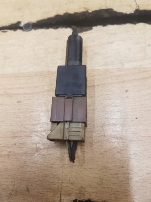 Датчик стоп педалі гальма nissan primera p12 фото №1