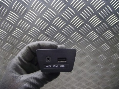 Разъём usb aux hyundai ix35 lift 14r 96110-2s000 фото №1