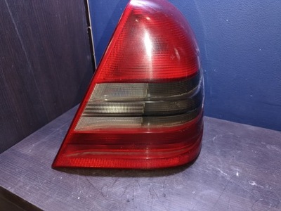 FARO PARTE TRASERA DERECHA 2028201264R C CLASE W202 PH  