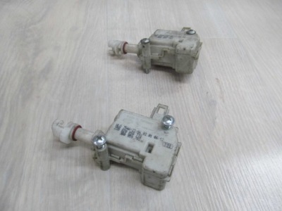 Привод крышка горловины  топливной  vw audi skoda 3b0959782 3b0810773b фото №1