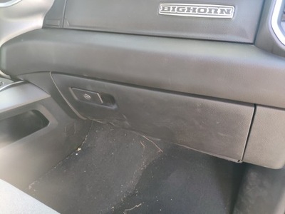 Бардачок пасажира консолі dodge ram 1500 2019- фото №1