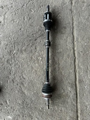 Приводной вал правый перед toyota yaris cross kross 1.5 гибрид 43410-0d810 фото №1