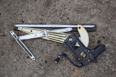 Підйомник електричний лівий перед suzuki baleno фото №1