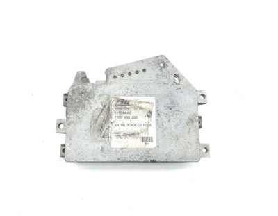 Блок керування модуль abs renault twingo i 1.2 7700830226 фото №1