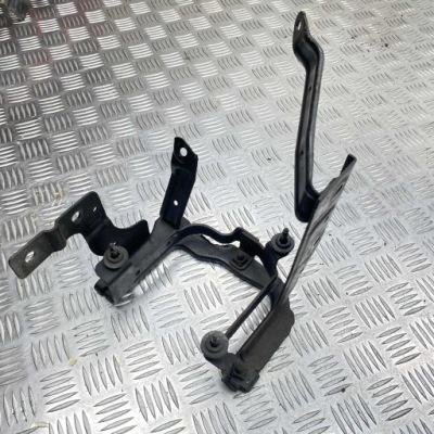 Кронштейн кронштейн насоса усилителя c30 v50 s40 ii c70 ii фото №1