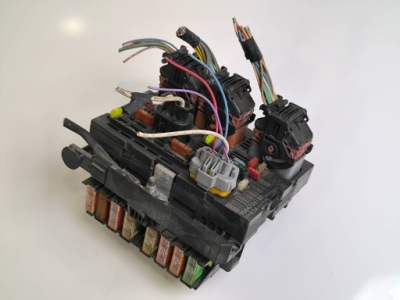 Citroen berlingo 2009 рамка / модуль предохранителей фото №1