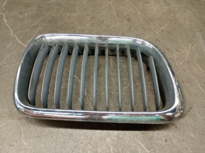 8185802 решітка радіатора решітка радіатора права bmw 3 e36 фото №1