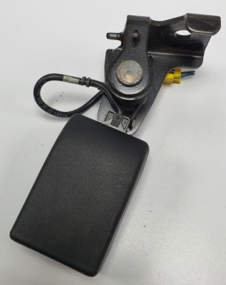 Клипса поперечина безопасности левый задняя mercedes w176 a1768600369 фото №1