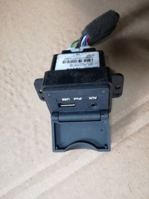 Hyundai kia роз'єм usb aux 96112-1d000 фото №1