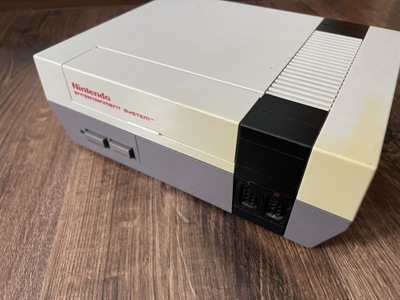 Konsola Nintendo NES - komplet sprawny