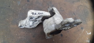 Кронштейн подушка двигателя кронштейн 1.6dci renault trafic iii 112841371r фото №1