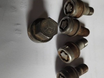 Болти захисні a claas mercedes a140 фото №1