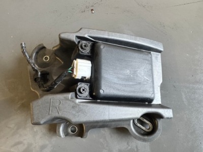 Mazda cx-3 правий датчик мертвого pola d24h-67y80a фото №1