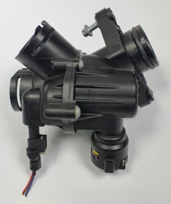 Термостат корпус mercedes w205 2.0 cgi 001051215f фото №1