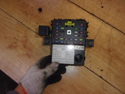 Chevrolet spark m300 коробка запобіжників 1.2 фото №1