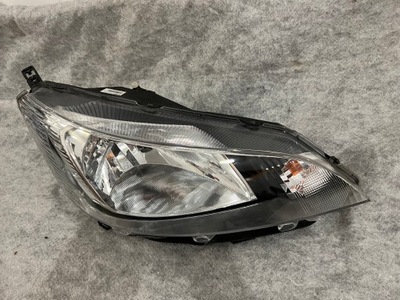 Nissan nv200 права лампа передня фото №1