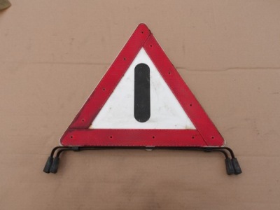 Треугольник предупредительный mercedes w124 w126 w201 w123 r129 k23616 фото №1