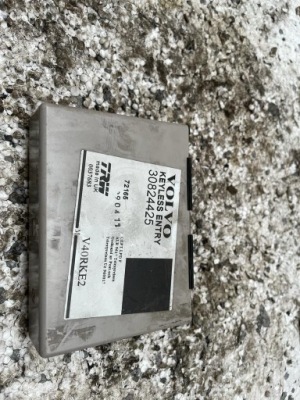 Volvo v40 s40 модуль центрального замка 30824425 v40rke2 trw фото №1