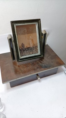 Zabytkowa drewniana toaletka z lustrem przedwojenna