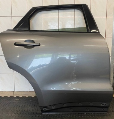 Дверь задние правое jaguar f-pace x761 оригинальный номер фото №1