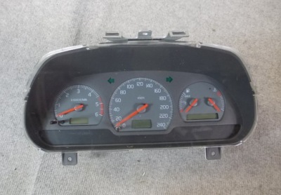 Volvo v40 s40 дизель счетчик 8251242 фото №1