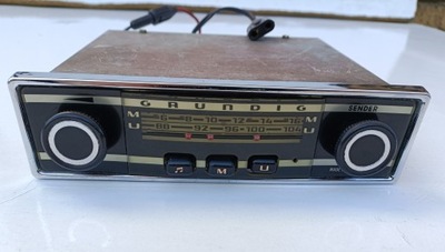 RADIO GRUNDIG MERCEDES 107 PORSCHE BMW FERRARI  