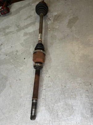 Привідний вал права peugeot 308 ii t9 1,6 blue hdi фото №1