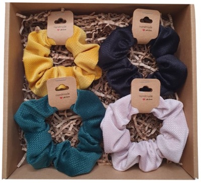 ZESTAW PREZENTOWY 4 GUMKI SCRUNCHIE WELUROWE BOX