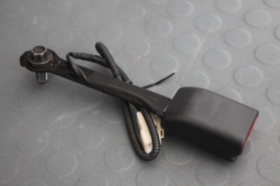 Клипса zapecie панелі  левая левое  перед kia carens iv 13-19 фото №1