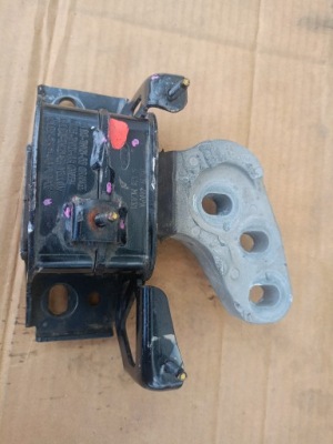 Кронштейн подушка двигуна ford fiesta mk8 фото №1