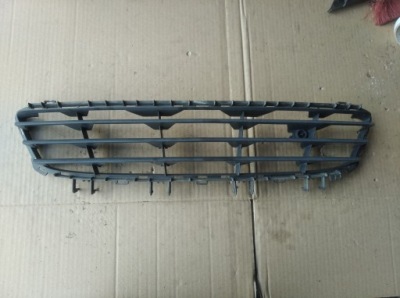 Решётка заглушка бампера перед средняя opel astra iii h фото №1