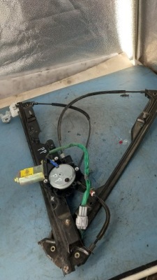 Подъемник стекло правый перед nissan quest 3.5b 05r фото №1