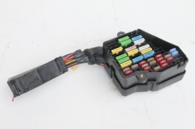 Коробка запобіжників audi a4 b7 2.7 фото №1