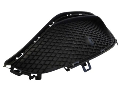 Mercedes cla 117 w117 lift решітка права перед amg фото №1