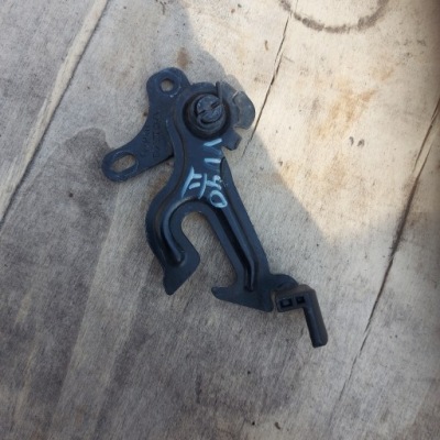 Засувка зачіп капот кришки двигуна volvo v40 ii фото №1