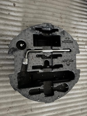 Mercedes w212 amg піна колеса запасного a2128980181 фото №1