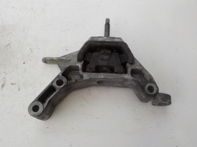 Alfa romeo mito 0.9 бензин кронштейн коробки передач фото №1