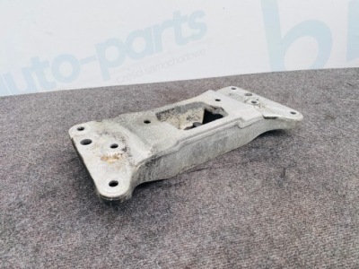 Bmw f10 f11 кронштейн коробки 678122202 фото №1