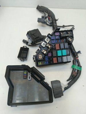 Honda cr-v iii lift 09-12 коробка корпус запобіжників r20a2 2,0 b фото №1