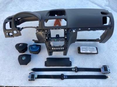 Skoda yeti панель приладів панель приладів консоль подушки безпеки ремені фото №1