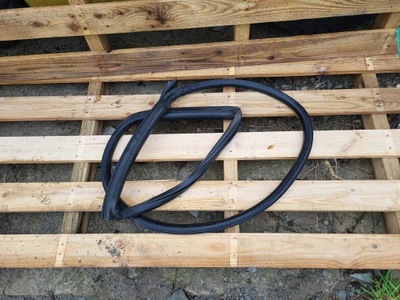 Maserati levante прокладка дверь правый задняя задняя 670032889 оригинал фото №1