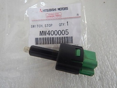 Mitsubishi датчик гальма mw400005 фото №1