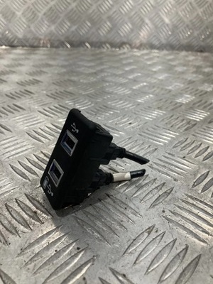 Port роз'єм usb opel crossland x 17- фото №1