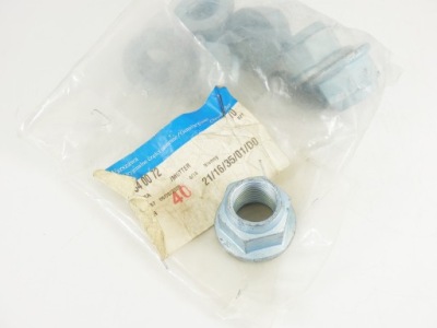 Гайка ступиця задня mercedes w638 a6383340072 фото №1