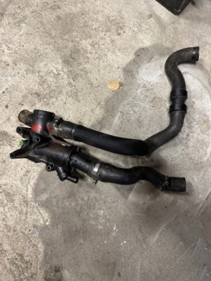 Корпус термостата 9656182980 peugeot 407 2.0 hdi фото №1