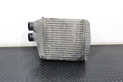 Радиатор интеркулер maserati levante m161 670035636 фото №1